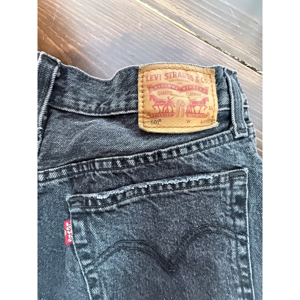 Levis 501 Original Button Fly High Waisted Distressed Black Denim Short 26 Women - Picture 10 of 11